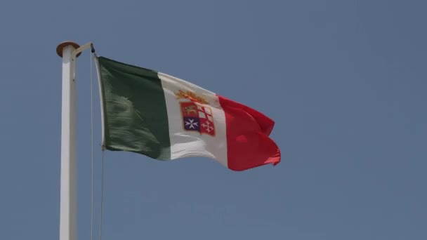 Olasz Tengerészeti Köztársaságok Zászlaja Lobogott Szélben Napsütéses Napon Kiváló Minőségű — Stock videók