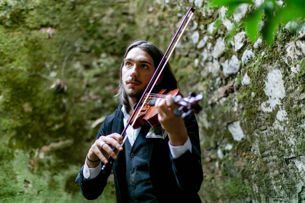 stock image Lucca, Italy - 2018 10 31 : Lucca Comics free cosplay event around city elegant boy playing the violin. High quality photo