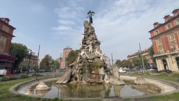 Fontana Frejus Statuto Plaza Torino Italia Giornata Sole Filmati Alta — Video Stock