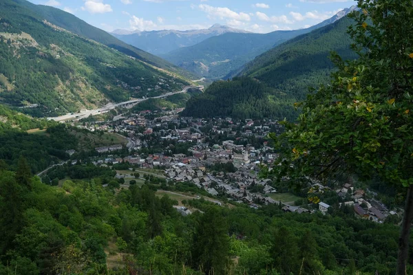 Cidade Bardonecchia Turim Visto Dos Alpes Redor Cidade Foto Alta — Fotografia de Stock