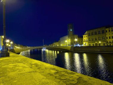 Pisa 'daki Arno nehrinin panoraması. Yüksek kalite fotoğraf