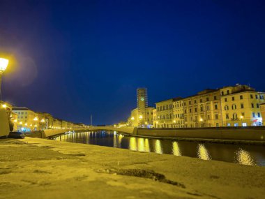 Pisa 'daki Arno nehrinin panoraması. Yüksek kalite fotoğraf
