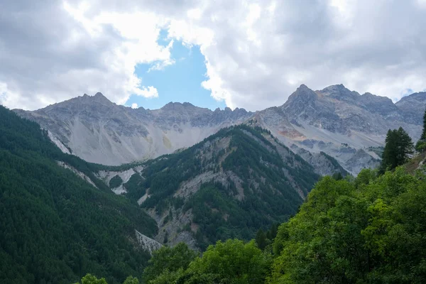 Exuberantes Montañas Sobre Perla Bardonecchia Los Alpes Piamonteses Val Susa —  Fotos de Stock