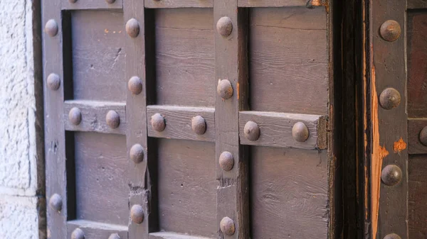 Puerta Madera Antigua Con Refuerzos Hierro Metal Foto Alta Calidad — Foto de Stock