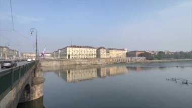 Torino 'daki Po nehrinin panoraması. Yüksek kalite 4k görüntü
