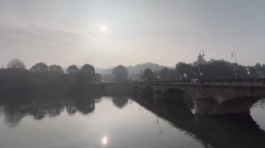 Torino 'daki Po nehrinin panoraması. Yüksek kalite 4k görüntü