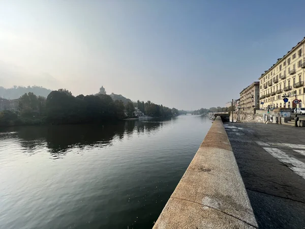 Entlang Des Flusses Bei Den Murazzi Turin Hochwertiges Foto — Stockfoto