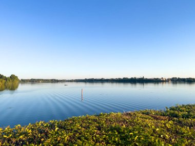 Mantua gölleri İtalya 'daki Doğu Kalesi yakınlarında. Yüksek kalite fotoğraf