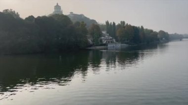 Torino tekne ve kanolarında Po nehri. Yüksek kalite 4k görüntü