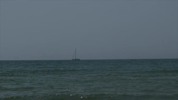 Boot Vor Dem Mittelmeer Hochwertiges Filmmaterial — Stockvideo