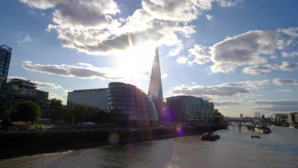 ロンドンのパノラマはテムズ川を越えて金融街から向かいます 高品質4K映像 — ストック動画
