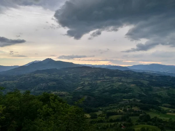Bismantova Taşı Tepeden Castelnovo Monti Gün Batımı Yüksek Kalite Fotoğraf — Stok fotoğraf