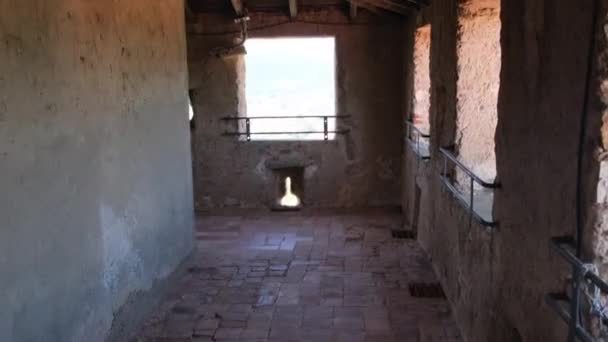 Talyan Ortaçağ Kalesi Nde Açık Bir Geçit Yüksek Kalite Görüntü — Stok video