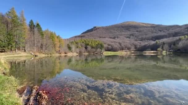 Panorama Calamone Lake Mount Ventasso Reggio Emilia Italia Opptak Høy – stockvideo