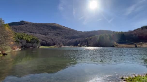 位于意大利雷吉欧埃米莉亚万塔索山上的卡拉蒙湖全景 高质量的4K镜头 — 图库视频影像