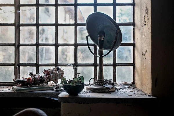 Light Bulb Objects Window Abandoned House High Quality Photo — Foto Stock