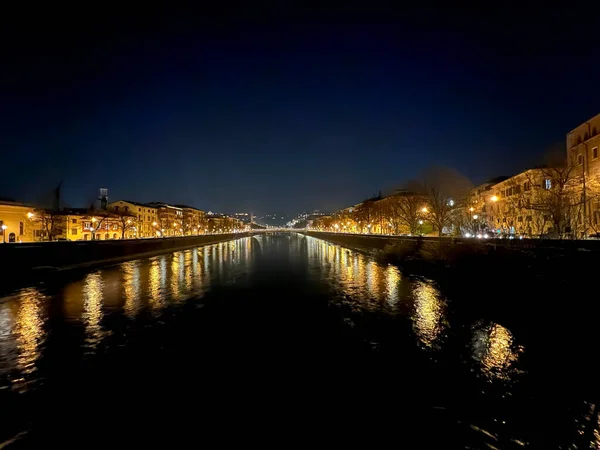 Міст Через Річку Адіж Вероні Був Освітлений Вночі Фотографія Високої — стокове фото