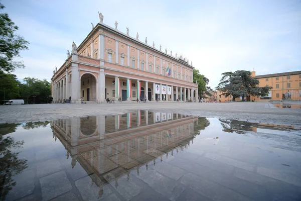 Reggio Emilia Victory Square Bright Colored Fountains Front Valli Theater — Zdjęcie stockowe