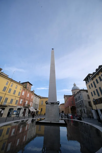 Reggio Emilia Plaza Gioberti Obelisk High Quality Photo — Foto de Stock