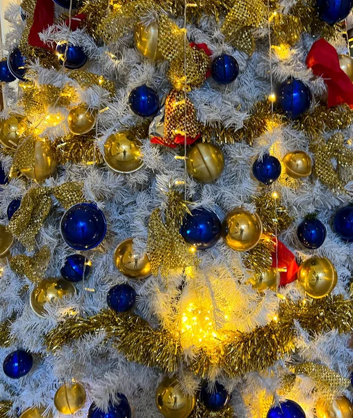 Beautiful White Christmas Tree Gold Blue Decorations High Quality Photo — Fotografia de Stock