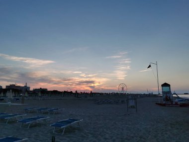 İtalya 'da gün batımında Rimini plajı. Yüksek kalite fotoğraf