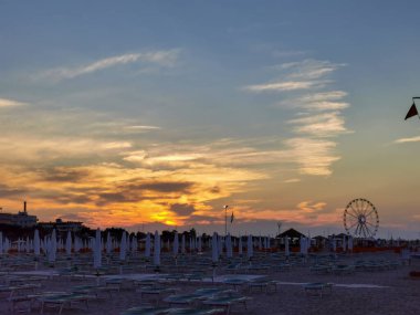 İtalya 'da gün batımında Rimini plajı. Yüksek kalite fotoğraf