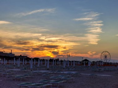 İtalya 'da gün batımında Rimini plajı. Yüksek kalite fotoğraf