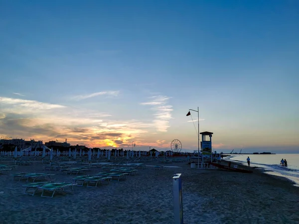 Strand Von Rimini Italien Bei Sonnenuntergang Hochwertiges Foto — Stockfoto