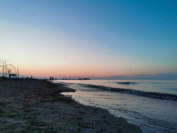 Παραλία Ρίμινι Στην Ιταλία Ηλιοβασίλεμα Υψηλής Ποιότητας Φωτογραφία — Φωτογραφία Αρχείου