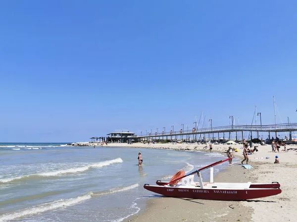 Spiaggia Cattolica Rimini Con Onde Foto Alta Qualità — Foto Stock