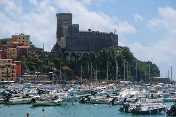 Gulf Castle Lerici Moored Boats Sunny Day High Quality Photo — ストック写真