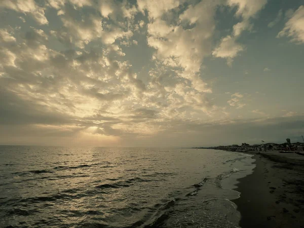 Waves Beach Italy Dramatic Sky High Quality Photo — Foto Stock