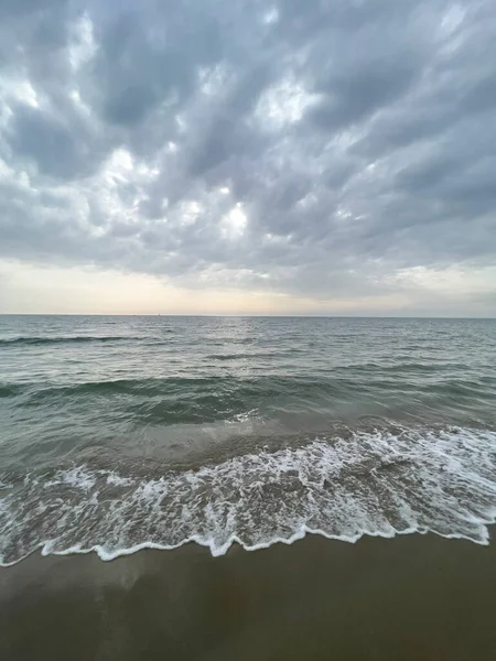 Waves Beach Italy Dramatic Sky High Quality Photo — Stok fotoğraf