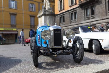 Reggio Emilia, İtalya: 2019 05 04 AmilCar şehir merkezinde klasik klasik hikaye arabalarının serbest rallisi. Yüksek kalite fotoğraf
