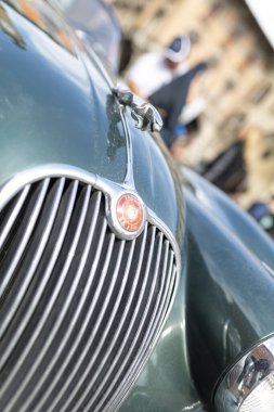 Reggio Emilia, İtalya: 2019 05 04 eski Jaguar şehir merkezinde klasik klasik hikaye arabalarının serbest rallisi. Yüksek kalite fotoğraf