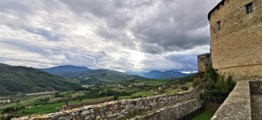 Bardi Kalesi 'nin Parma bakış açısı. Yüksek kalite fotoğraf