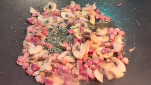 Pancetta Affettata Champignon Funghi Cotti Padella Filmati Alta Qualità — Video Stock