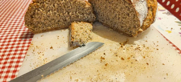 Bıçakla Kesilmiş Yapımı Ekmek Yüksek Kalite Fotoğraf — Stok fotoğraf
