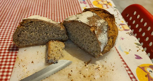 Σπιτικό Ψωμί Κομμένο Μαχαίρι Υψηλής Ποιότητας Φωτογραφία — Φωτογραφία Αρχείου