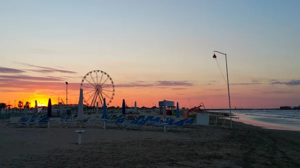 Пляж Ріміні Італії Захід Сонця Колесом Ферріса Тривалому Вигляді Фотографія — стокове фото