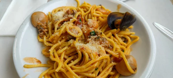 Italiaanse Schotel Spaghetti Met Mosselen Tomaat Hoge Kwaliteit Foto — Stockfoto
