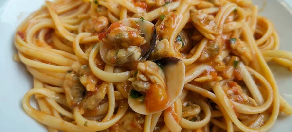 Plato Italiano Espaguetis Con Almejas Tomate Foto Alta Calidad — Foto de Stock