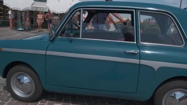 Римини Италия 2020 Обзор Синего Fiat Bianchina Высококачественные Кадры — стоковое видео