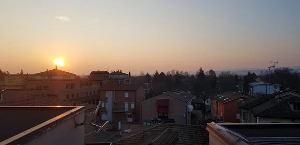 Soluppgång Över Staden Bibbiano Reggio Emilia Med Färger Och Tak — Stockfoto