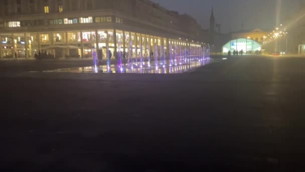 Piazza Della Vittoria Reggio Emilia Fontane Colorate Luminose Fronte Teatro — Video Stock