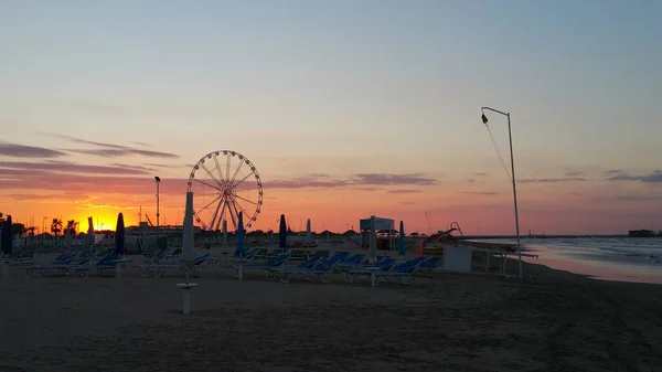 Strand Von Rimini Italien Der Sonnenuntergang Mit Riesenrad Langzeitbelichtung Hochwertiges — Stockfoto