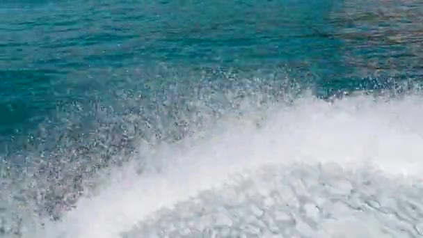 Вода Волны Видимые Лодки Озере Гарда Высококачественные Кадры — стоковое видео