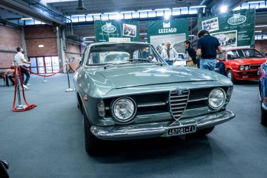 Modena, İtalya - 2021 07 04: Motor Vadisi Festivali arabası Alfa Romeo ile buluşuyor. Yüksek kalite fotoğraf