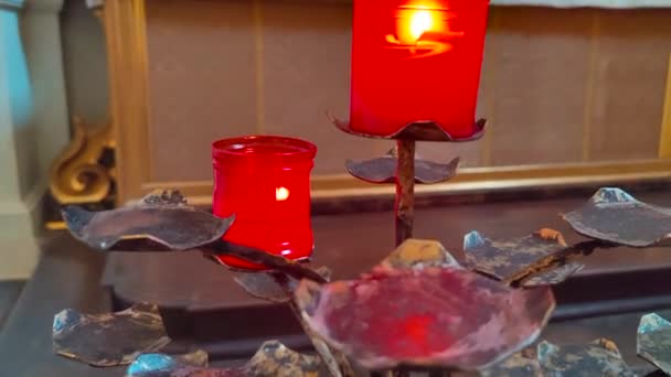 Kaarsen Oude Kandelaar Christelijke Kerk Italië Hoge Kwaliteit Beeldmateriaal — Stockvideo