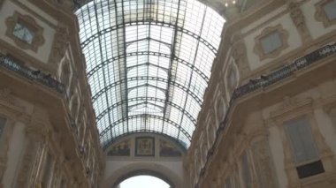 Milan alışveriş galerisinin cam kubbesi. Yüksek kalite 4k görüntü